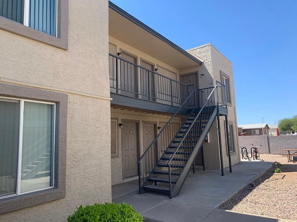 Courtyard Apartments photo 2