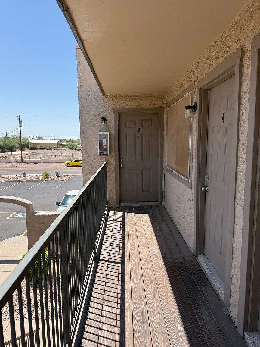 Courtyard Apartments photo 5