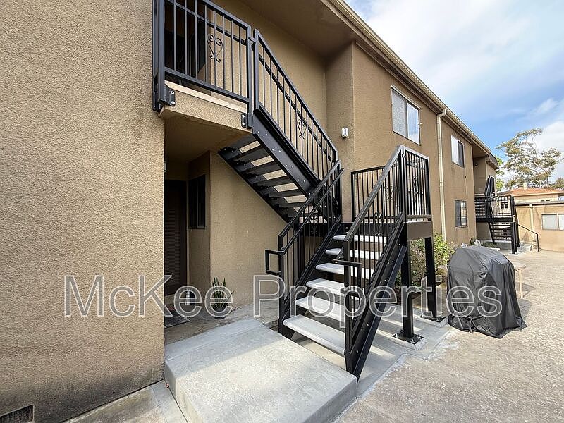 230 W Walnut Ave photo 3
