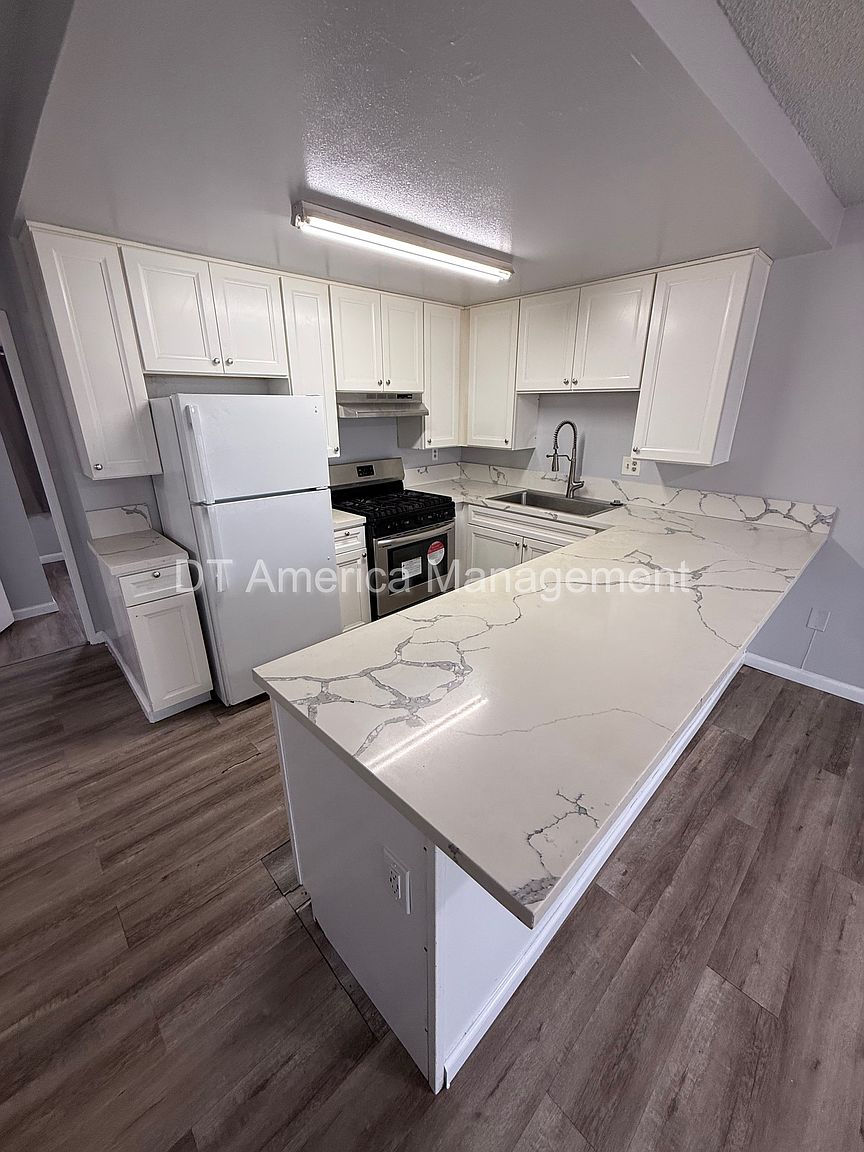 4344 Estrella Ave photo 3