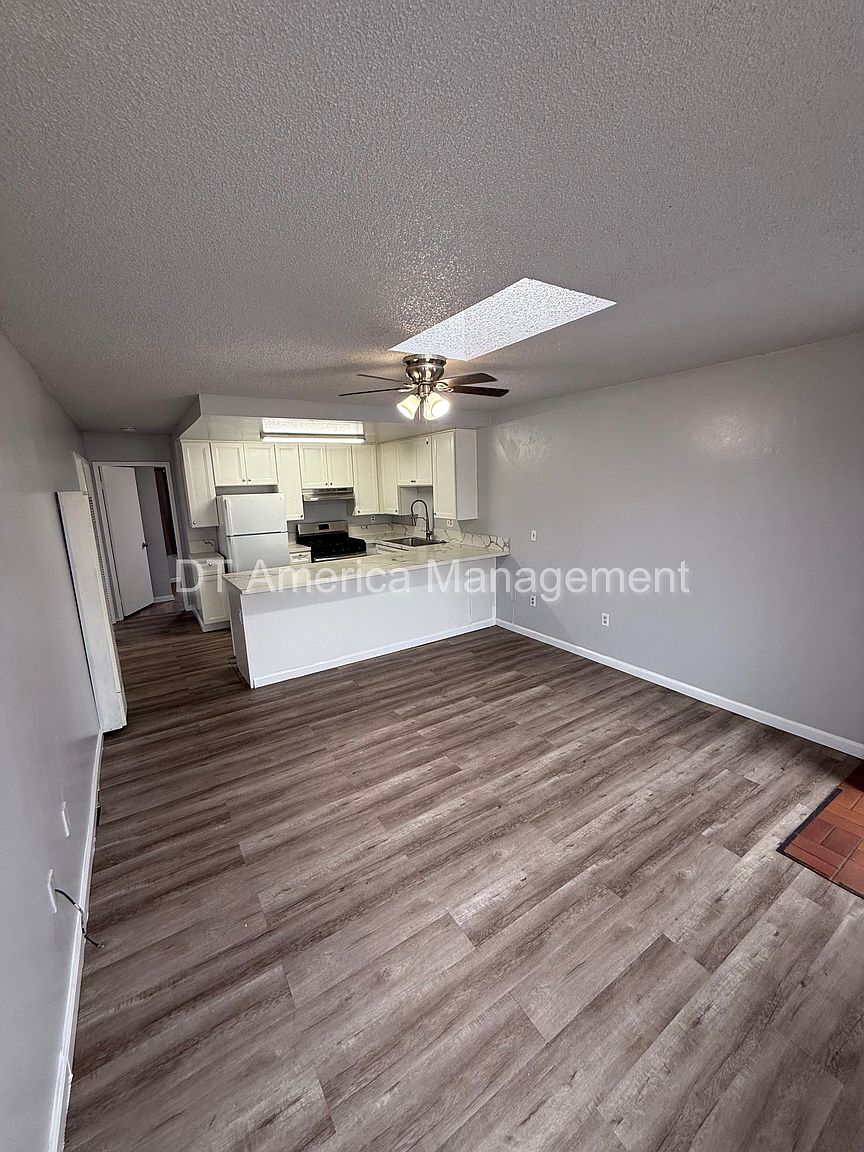 4344 Estrella Ave photo 2