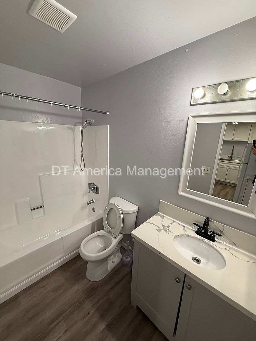 4344 Estrella Ave photo 4