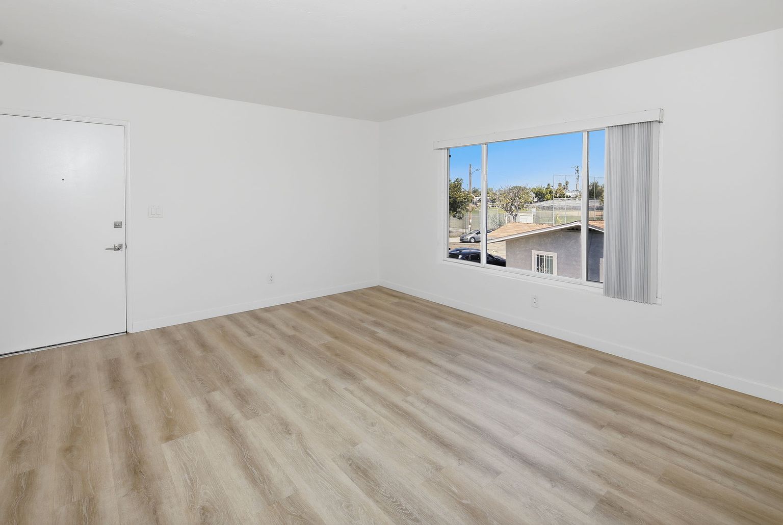 4647 35th St photo 4