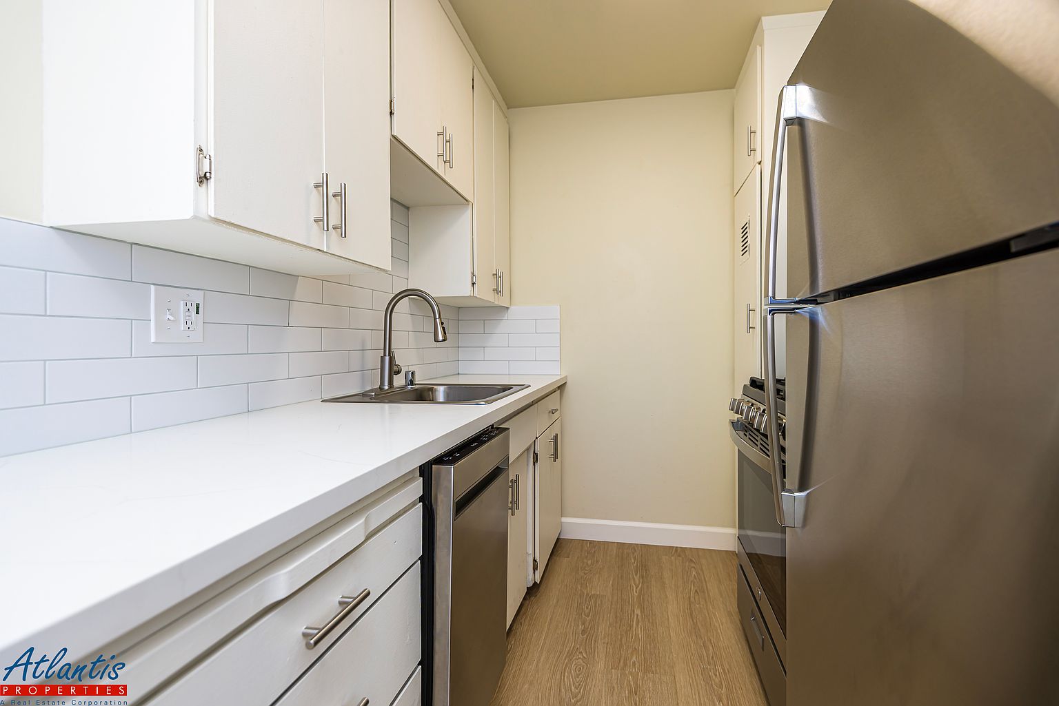 411 Clifton Ave photo 4