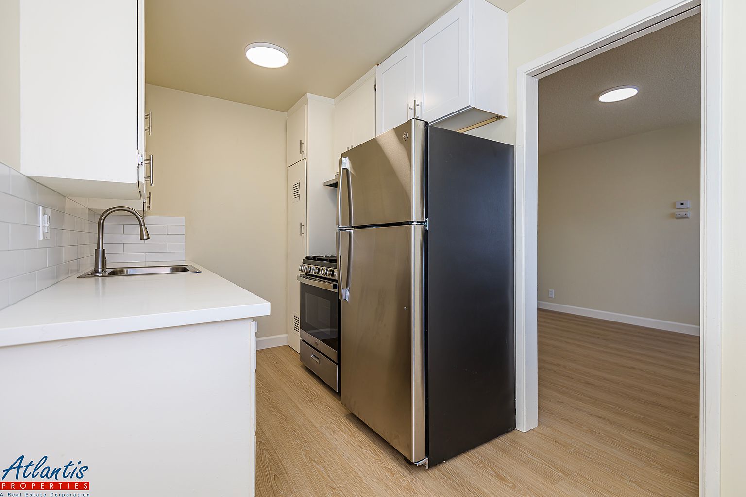 411 Clifton Ave photo 3