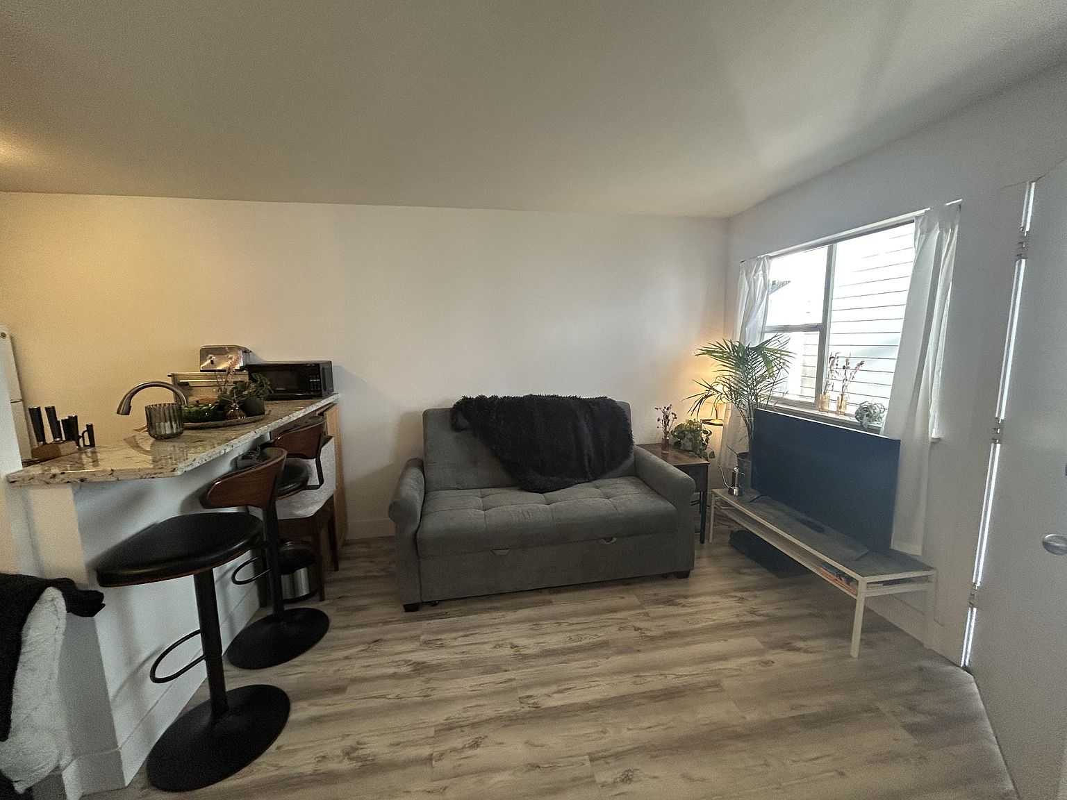 5915 Telegraph Ave photo 4