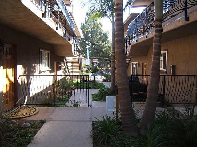 1792 Missouri St photo 3