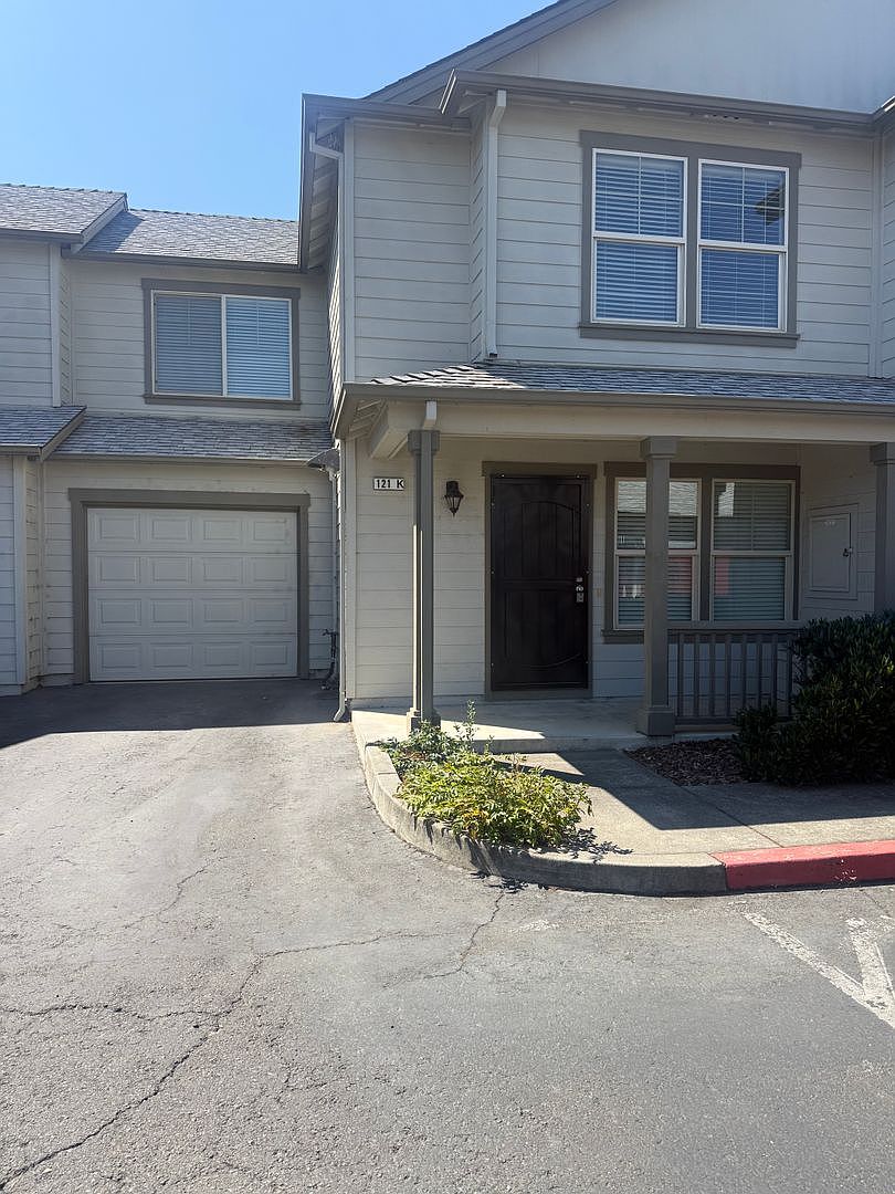 Apartments on Healdsburg Ave · Cloverdale photo 3