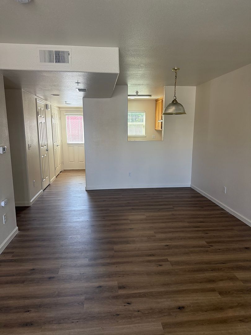 Apartments on Healdsburg Ave · Cloverdale photo 5