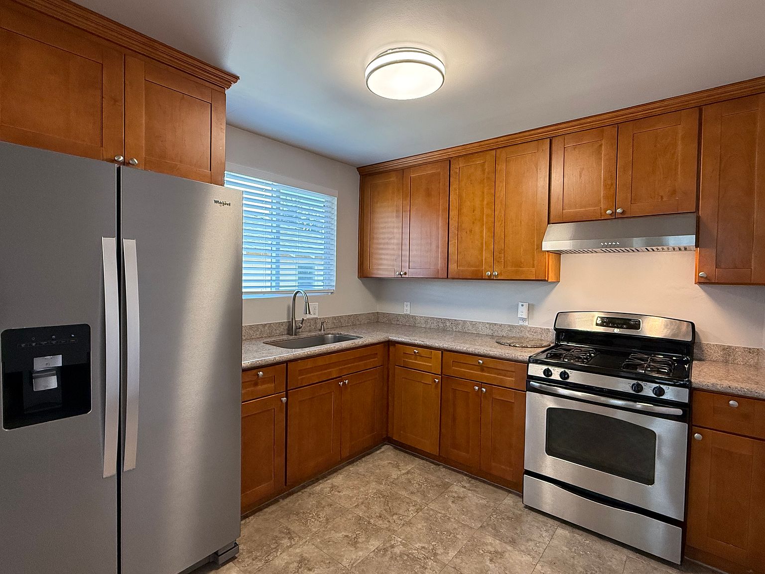 1025 Georgean St photo 2