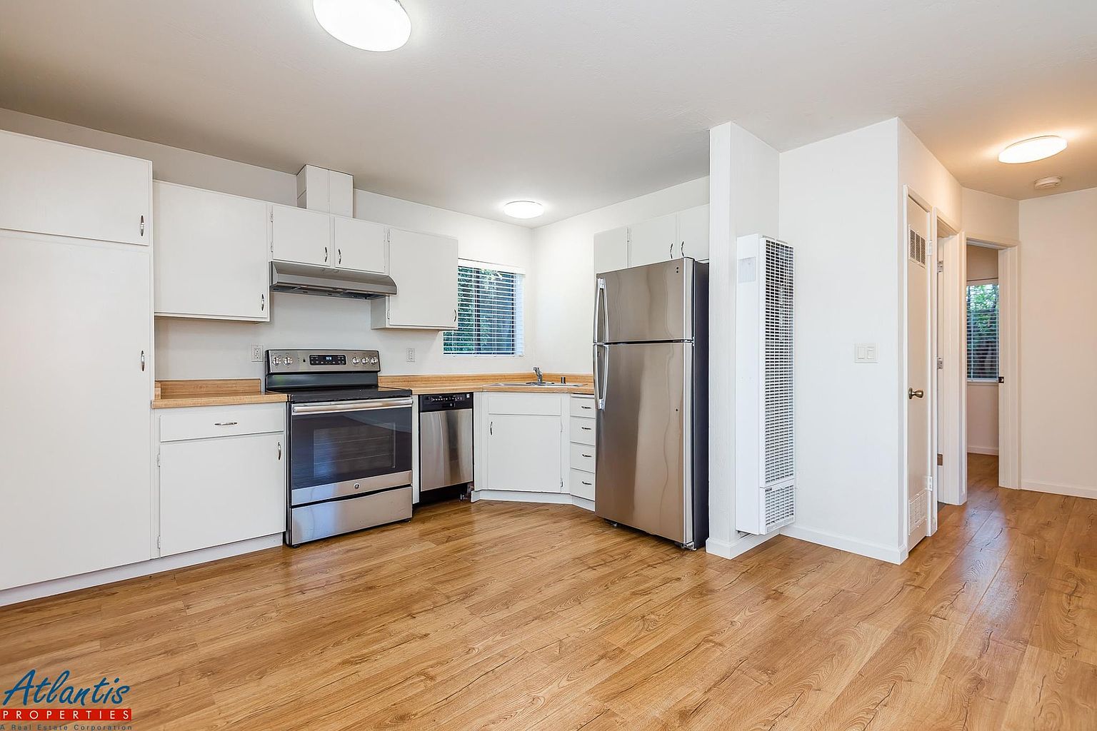 414 Bay Ave photo 4