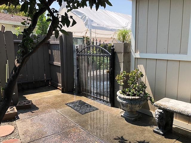 16040 Mateo St photo 5
