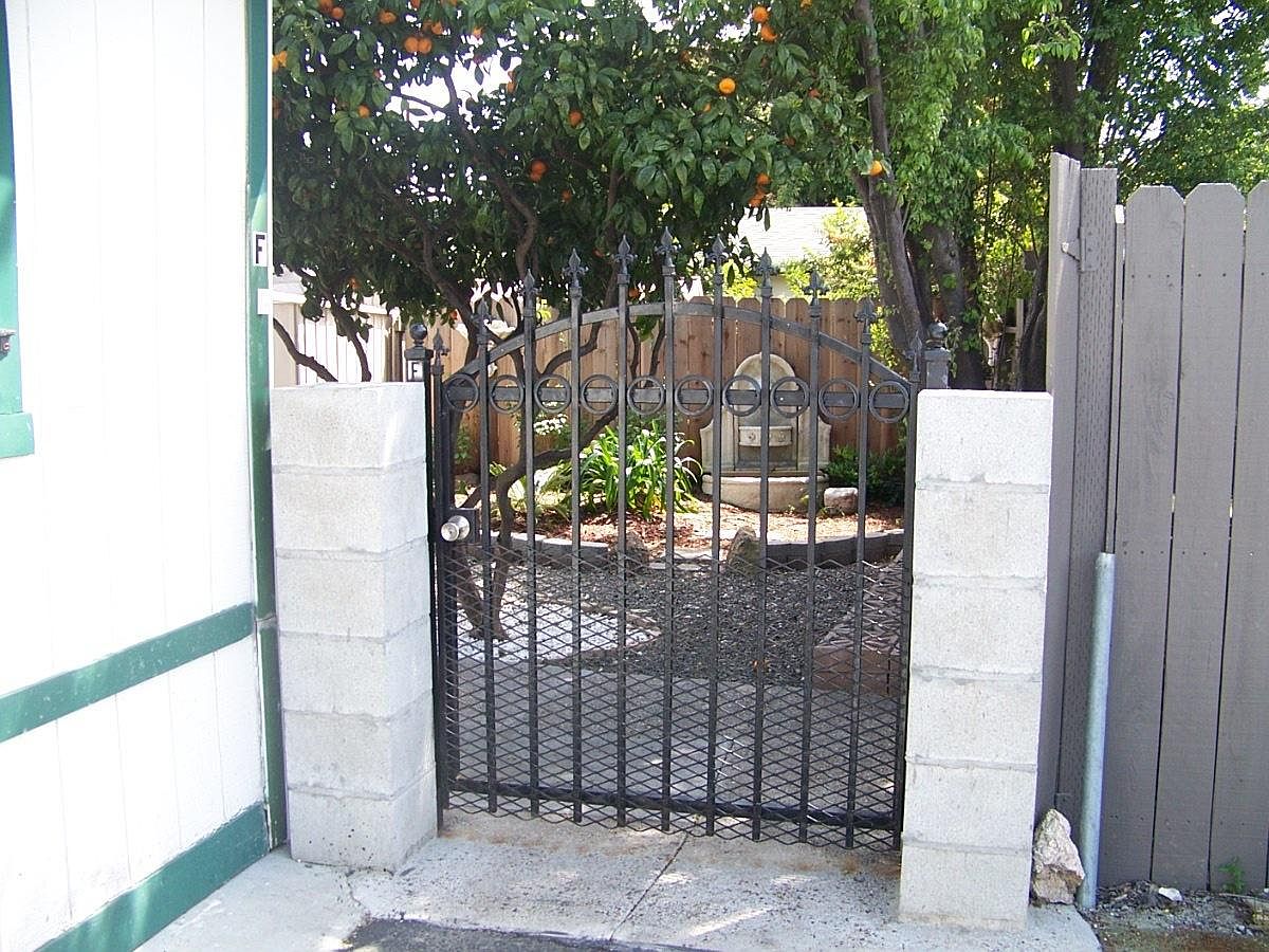 16040 Mateo St photo 4