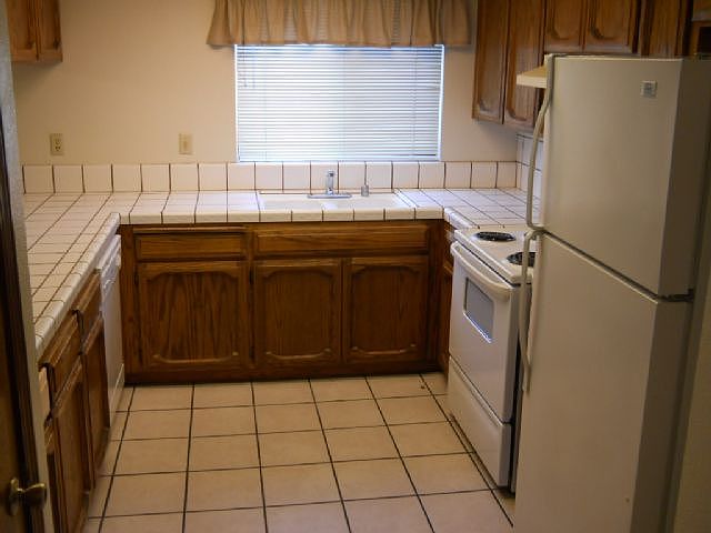 411 Acacia St photo 4