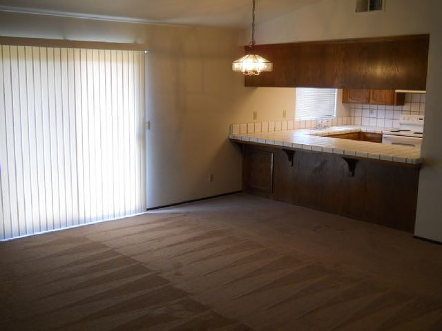 411 Acacia St photo 3