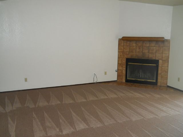 411 Acacia St photo 2