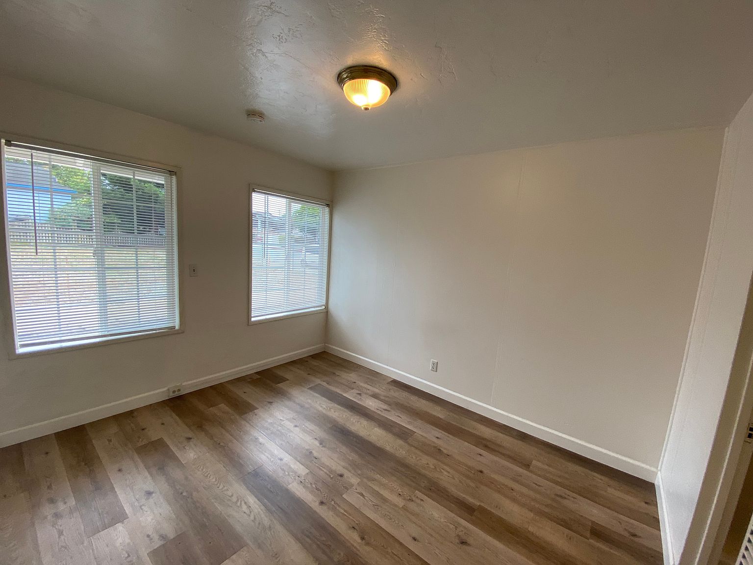 220 Center St photo 4