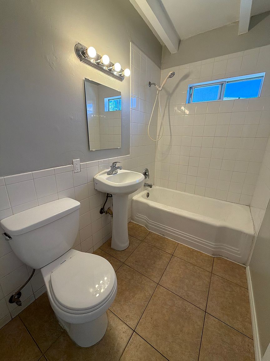 441 Chambers St photo 3
