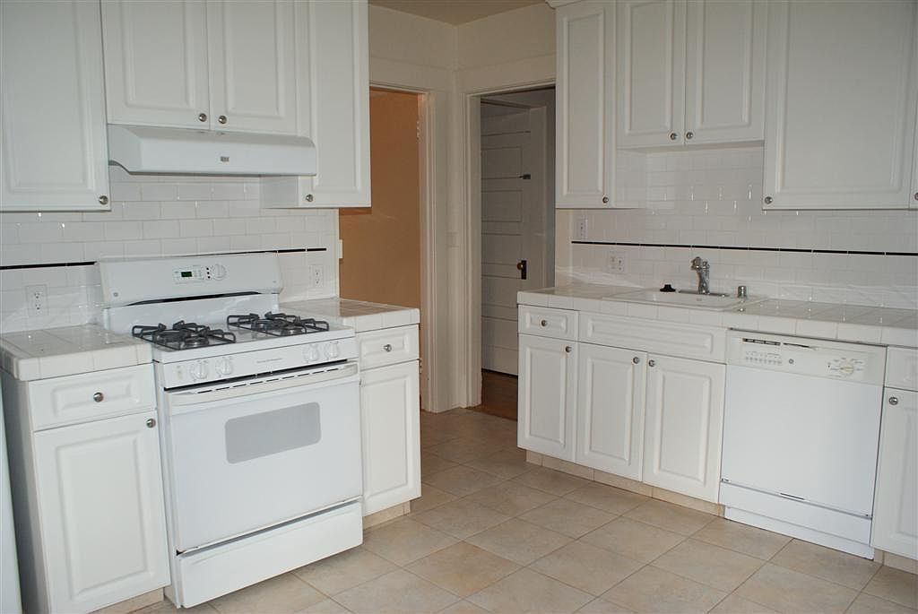 3BR/1BA Single Family House on Ruckman Avenue · San Francisco photo 5