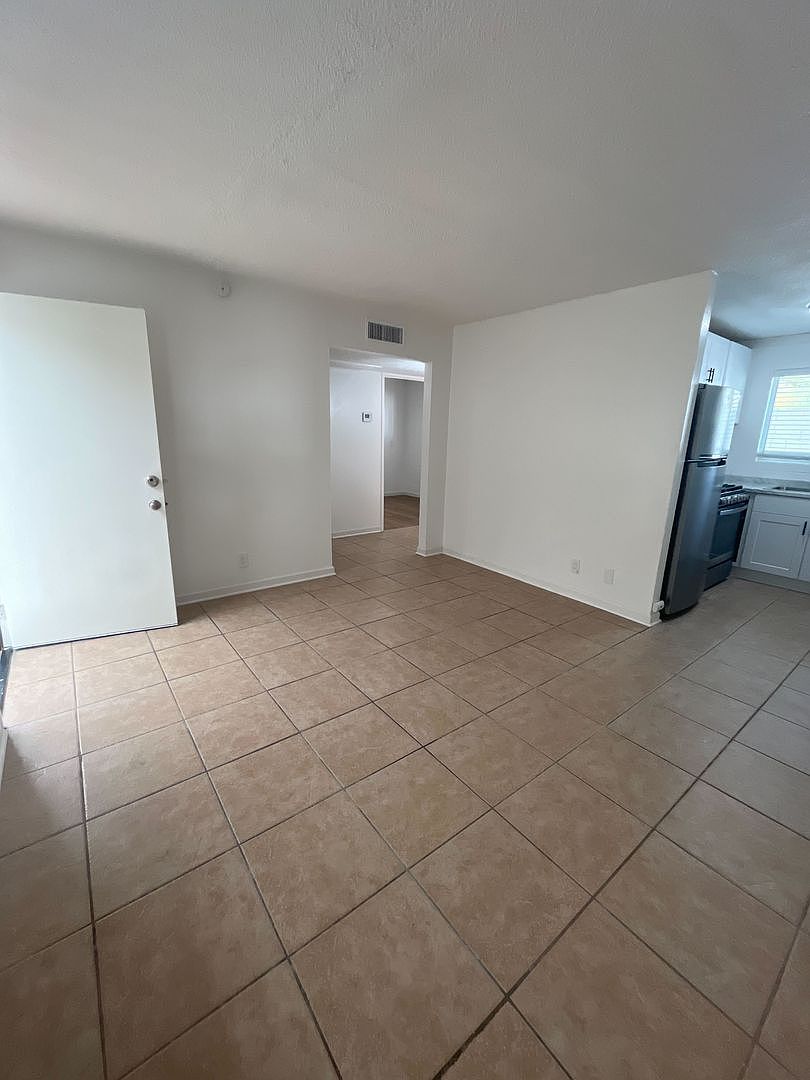 1433 S Kenneth Pl Tempe, AZ 85281 photo 3