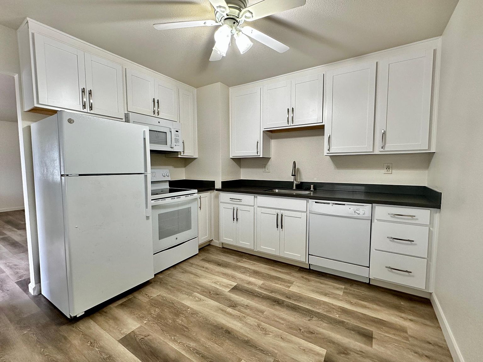 2BR/1BA Apartment on Grand Fir Ave · Sunnyvale photo 4