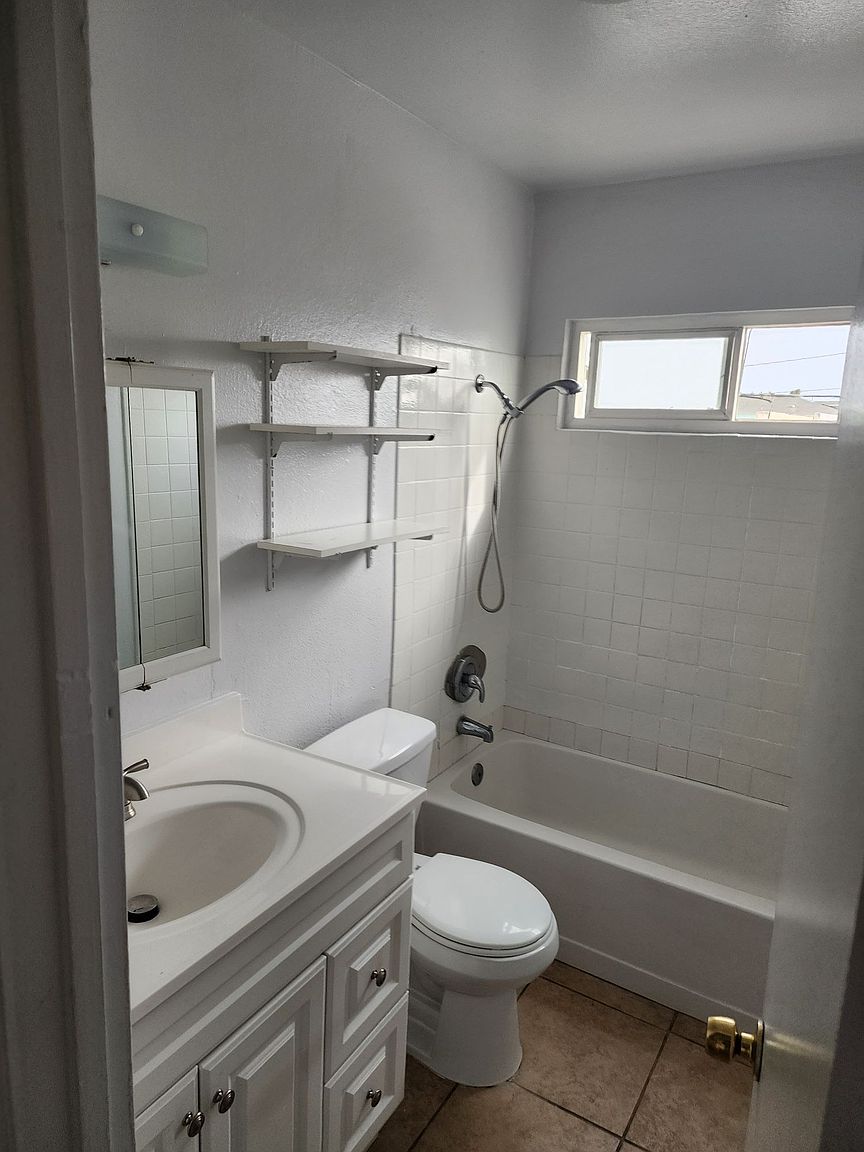 725 Boulevard Ave photo 4
