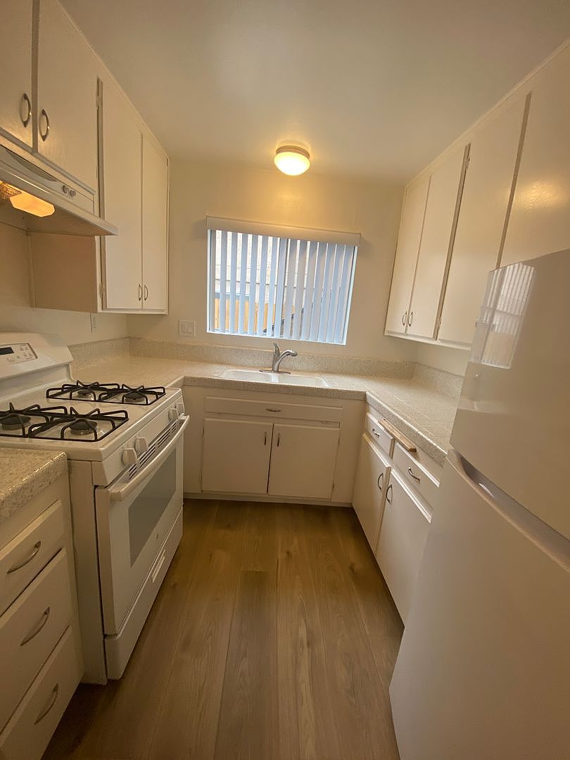 4557 Bancroft St photo 4
