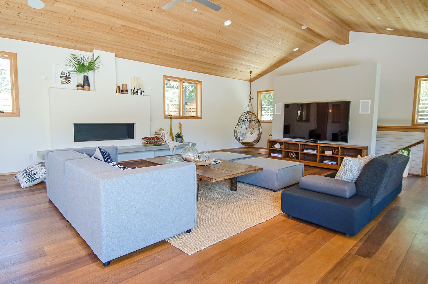 1072 Urania Ave photo 4