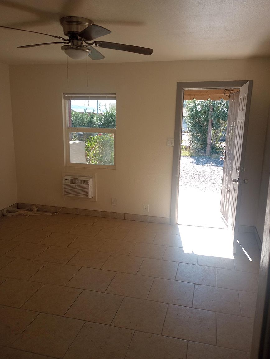 523 N Main St APT 4 photo 3