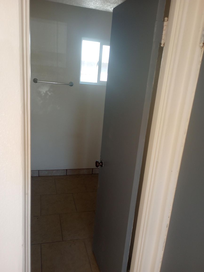 523 N Main St APT 4 photo 4