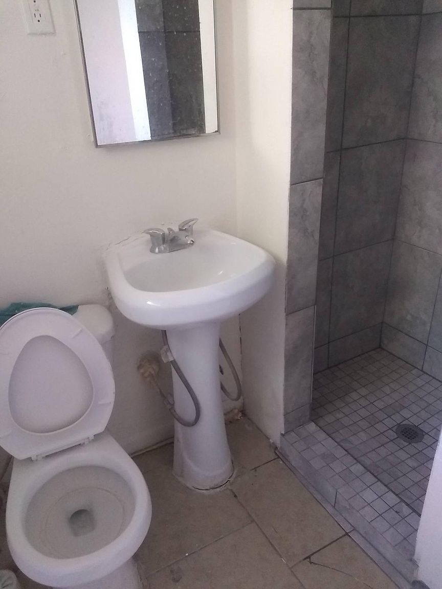 523 N Main St APT 4 photo 5
