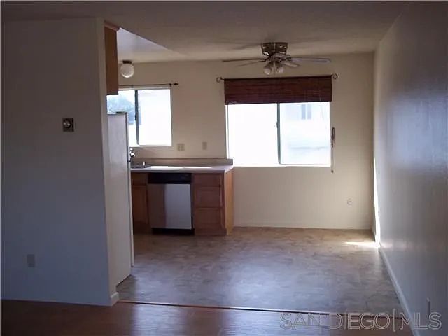 930 Ebony Ave photo 3