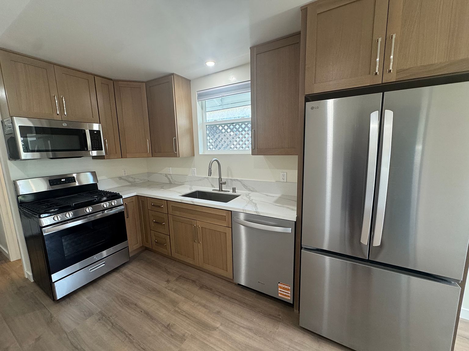 2480 L St photo 2