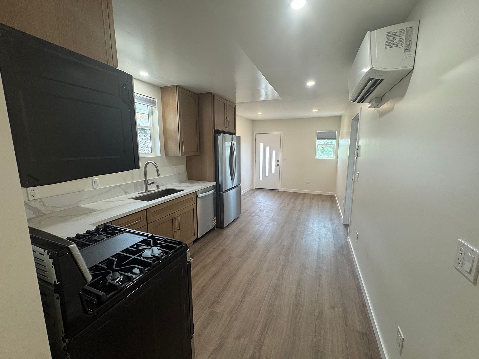 2480 L St photo 4
