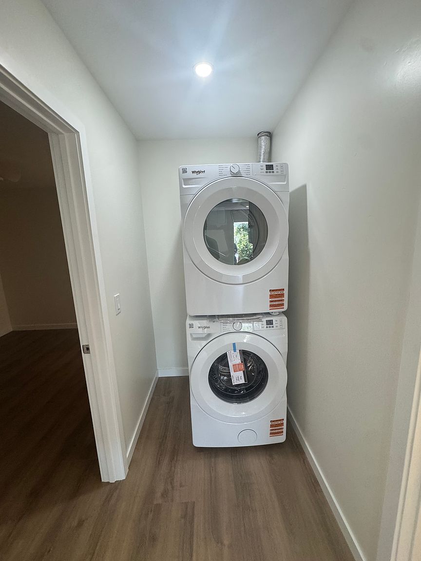 2480 L St photo 3