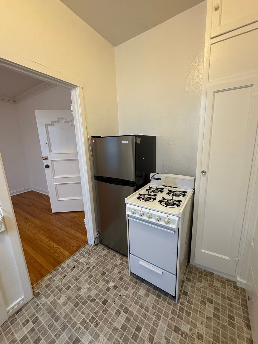 1BR/1BA Apartment on Pacific Ave · San Francisco photo 5