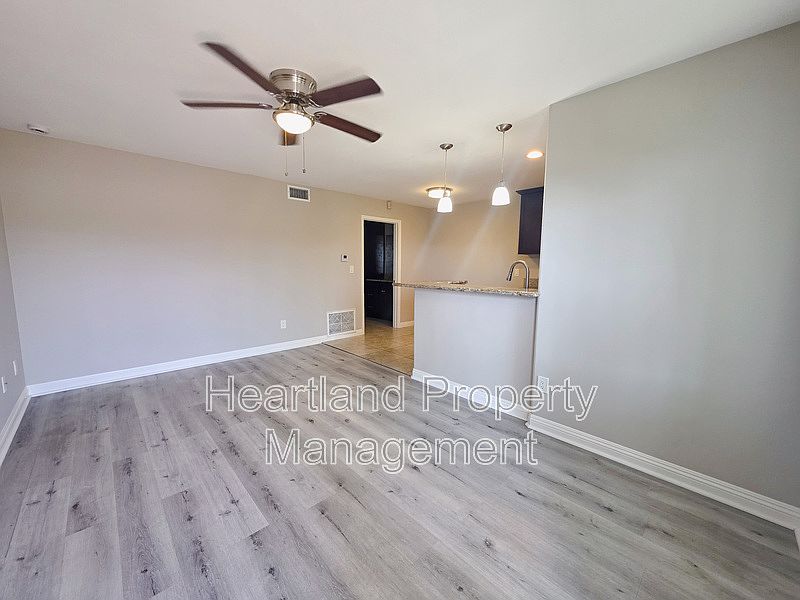 3430 Helix St photo 3