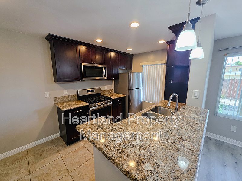 3430 Helix St photo 5