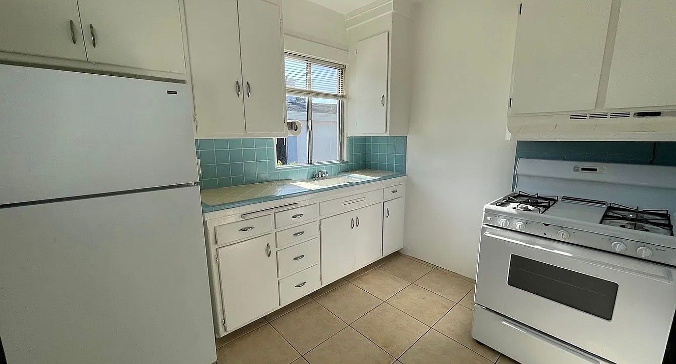 1624 Macarthur Blvd photo 4