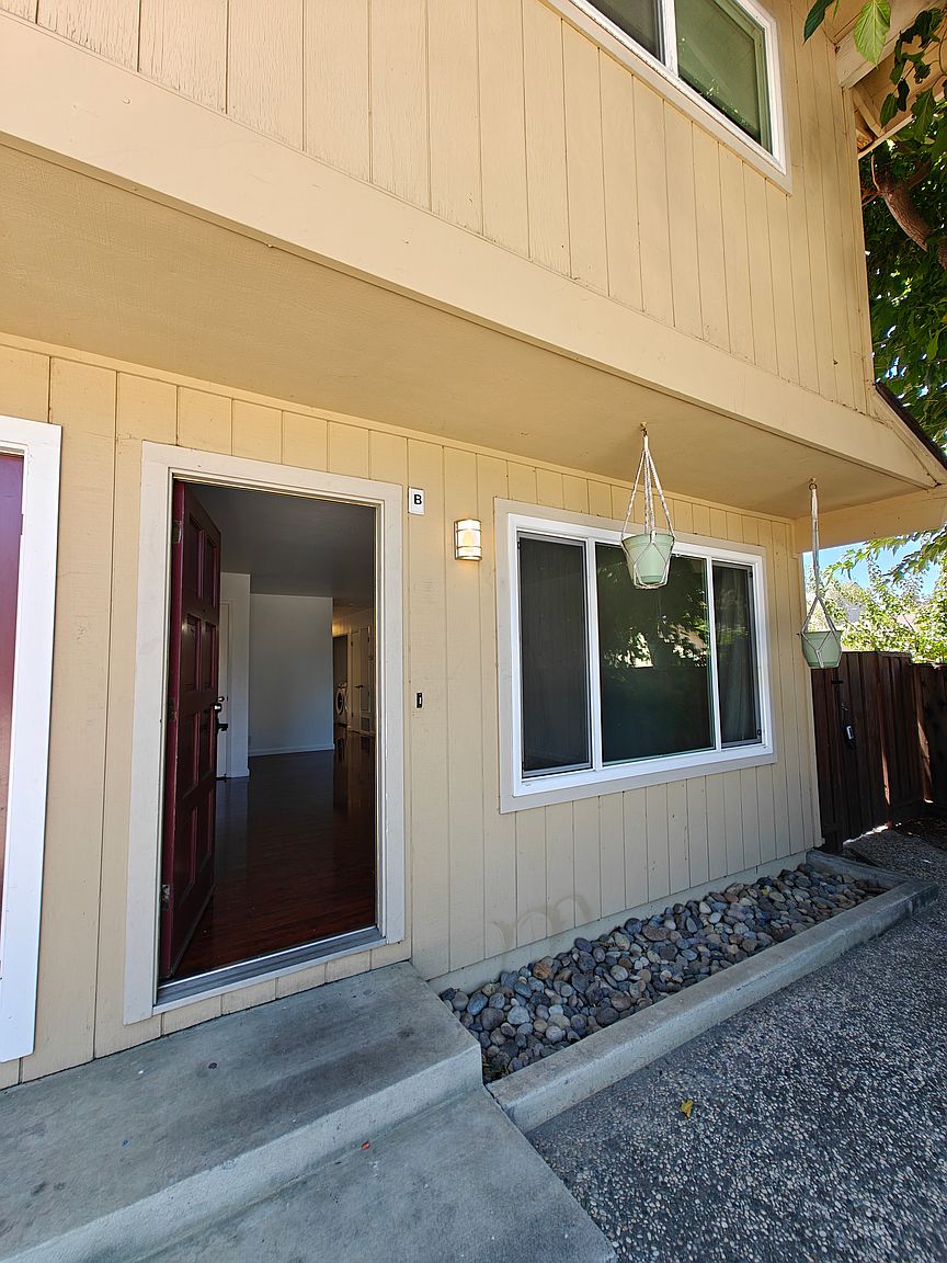1BR/1BA Single Family House on W California Ave · Sunnyvale photo 2