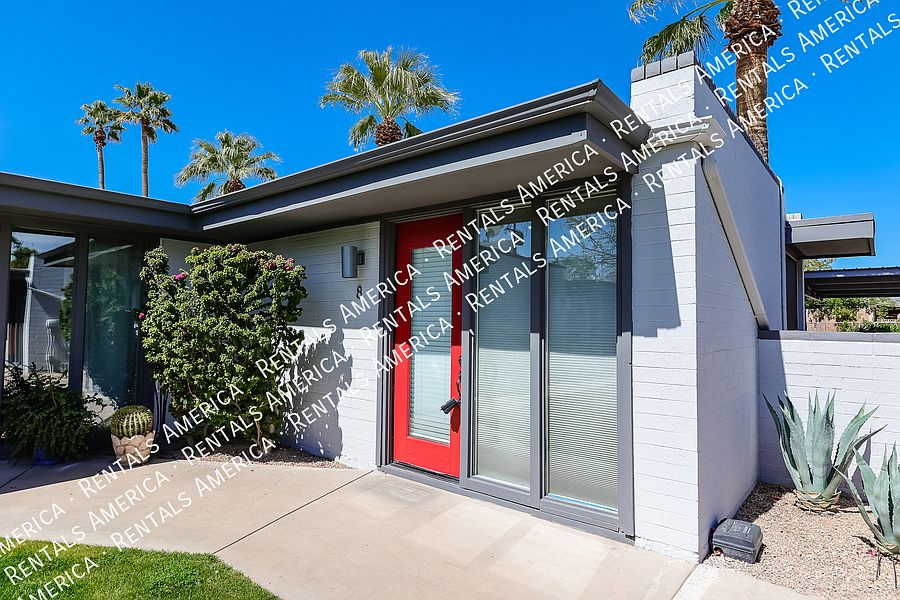 4202 N 38th St Phoenix, AZ 85018 photo 2