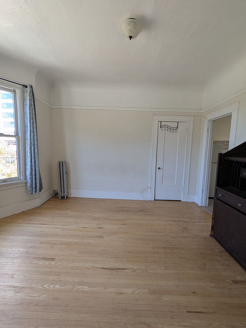 1006 Jefferson St photo 3
