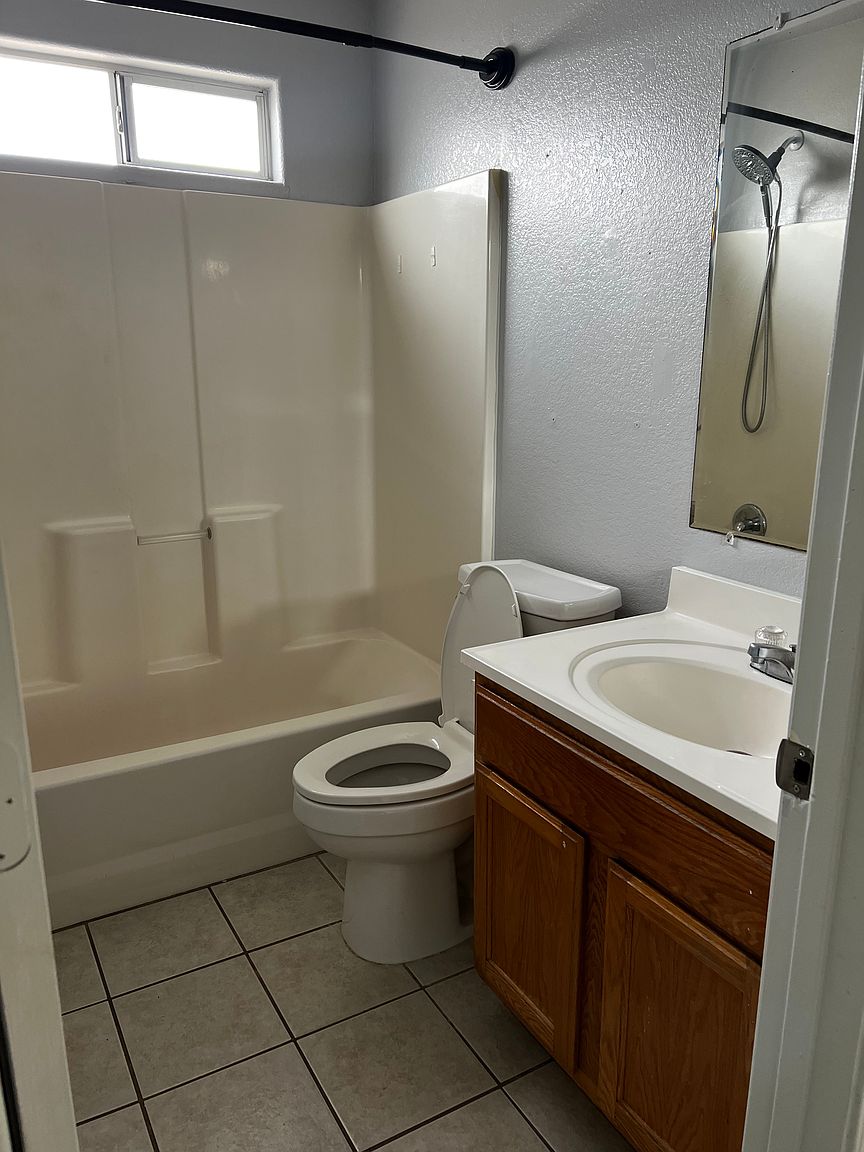 Charming 3BR Duplex in Phoenix photo 2