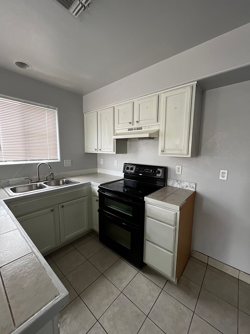 Charming 3BR Duplex in Phoenix photo 5