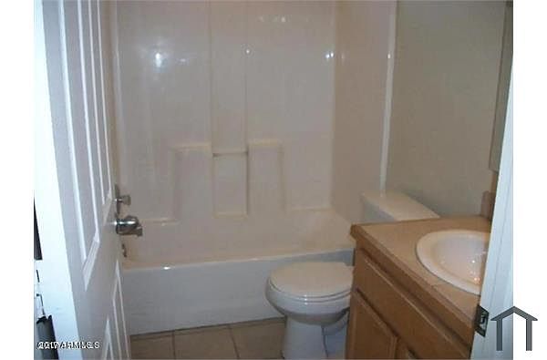 1744 W Sherman St photo 2