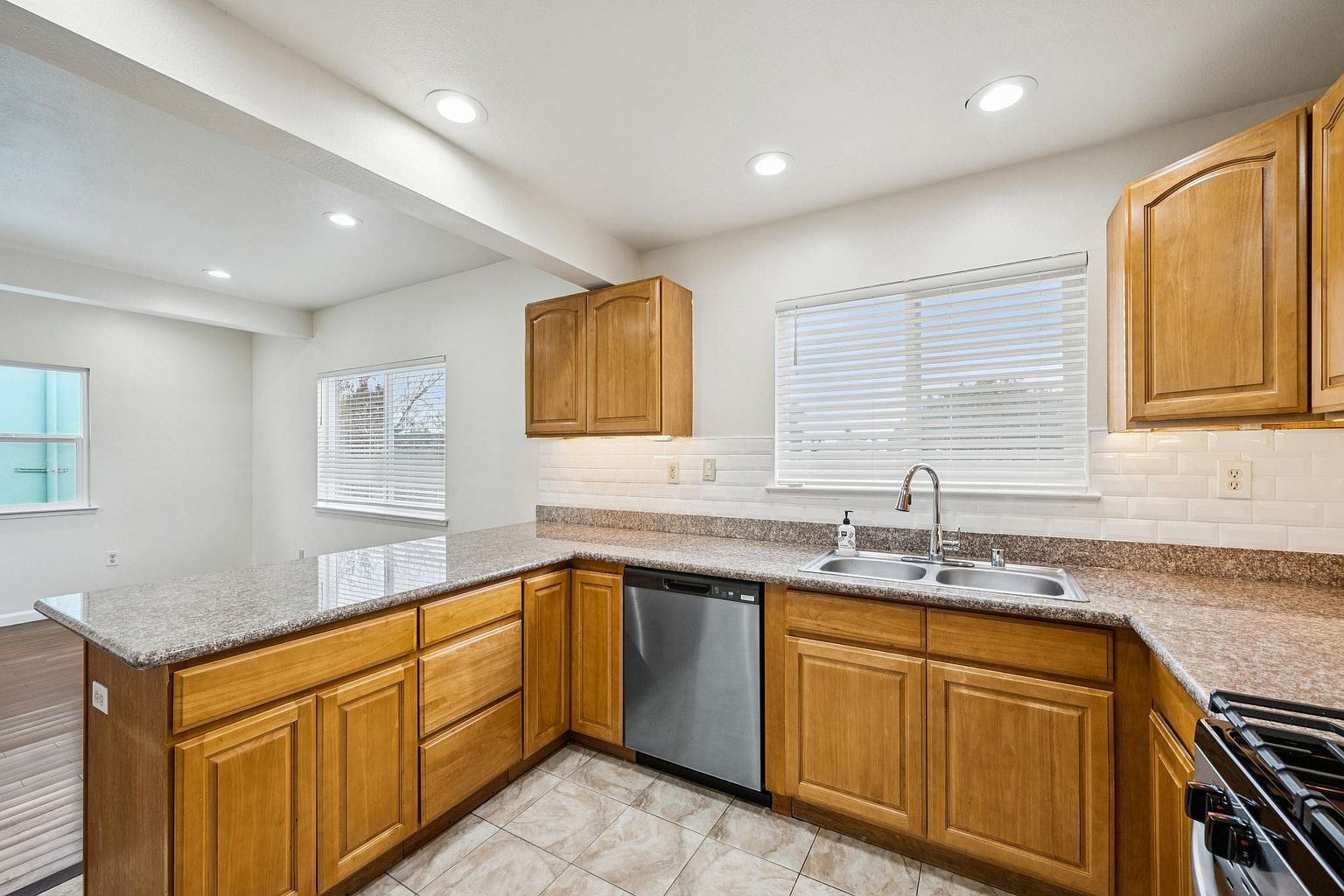 1621 Prince St photo 4