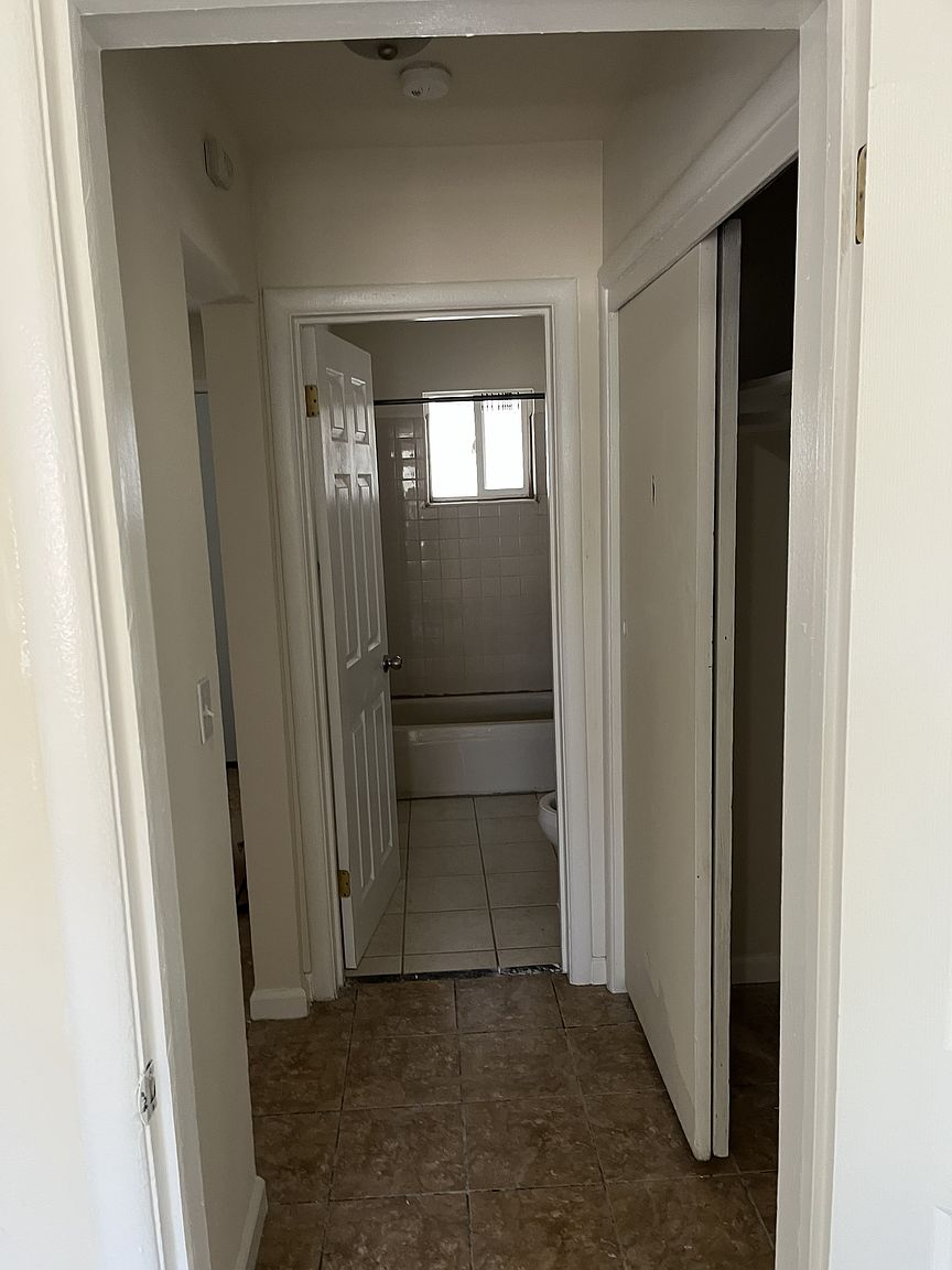 476 S 7th St photo 4