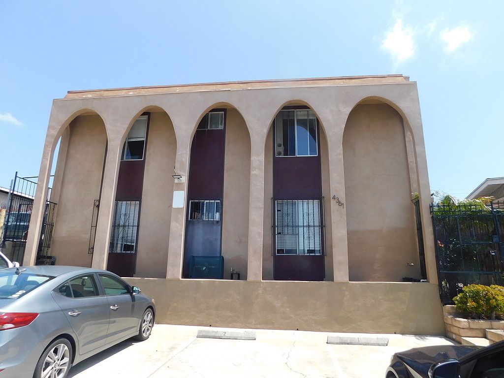 4361 Winona Ave photo 2