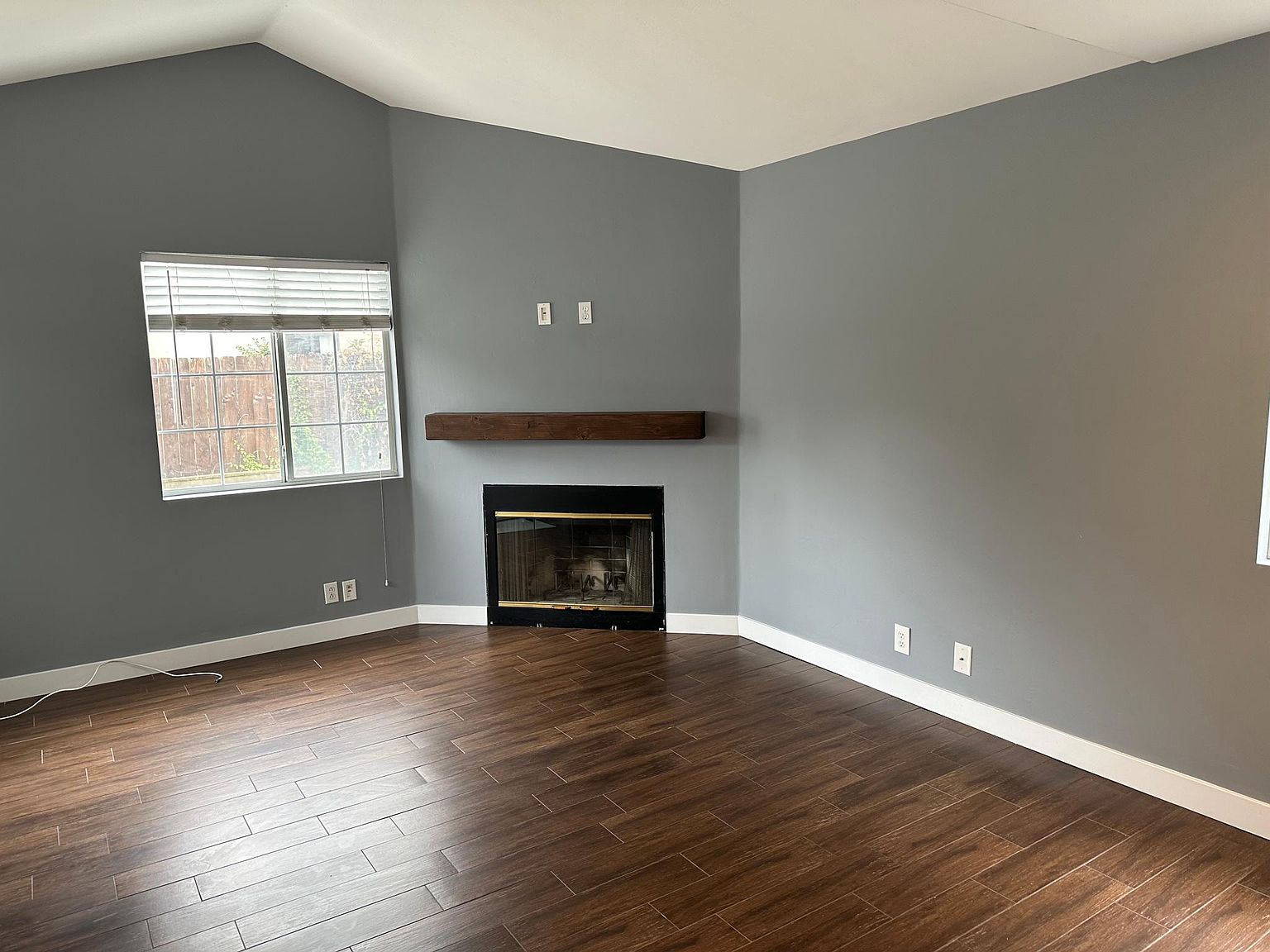 4767 Jessie Ave photo 2