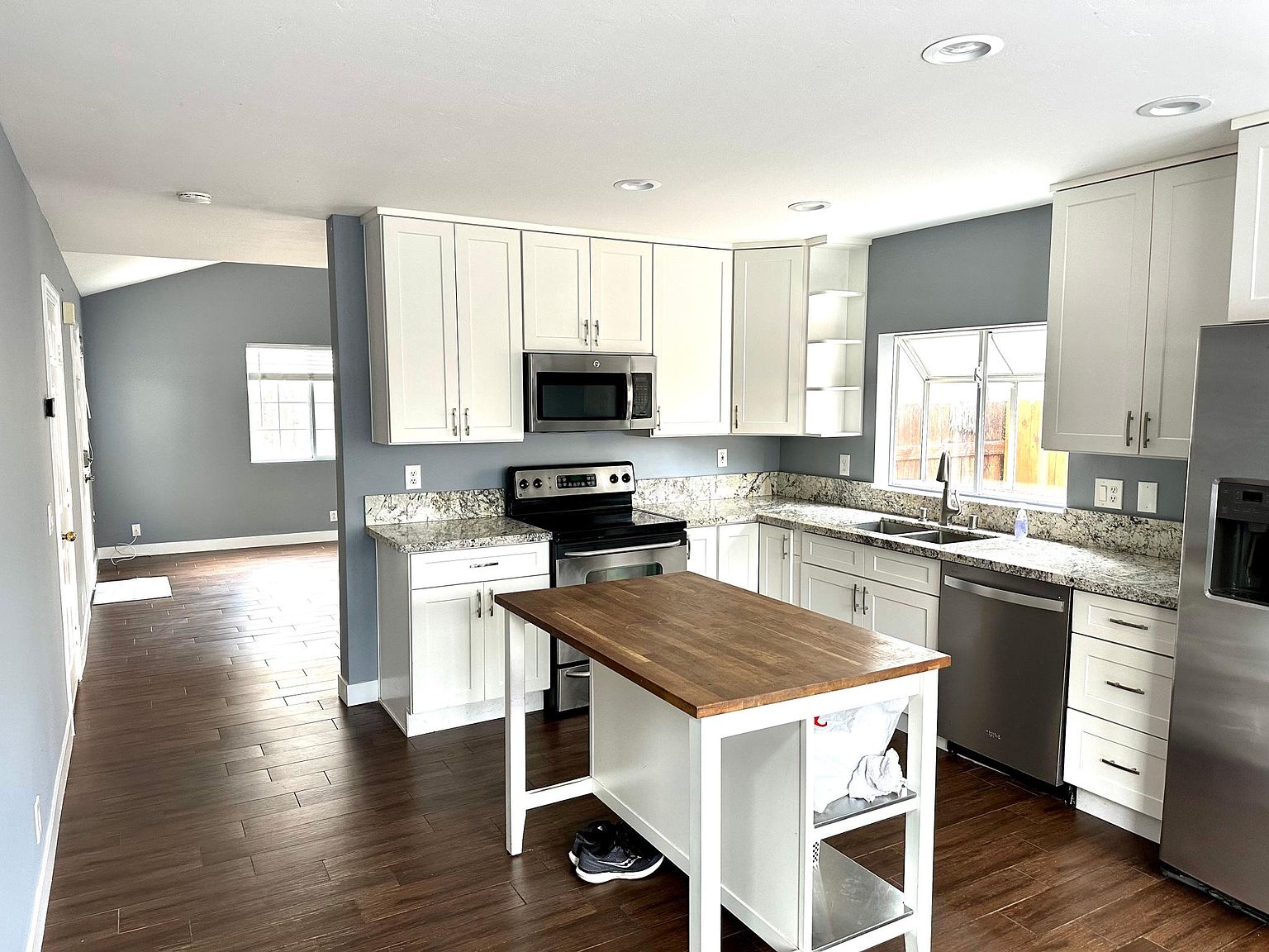 4767 Jessie Ave photo 4